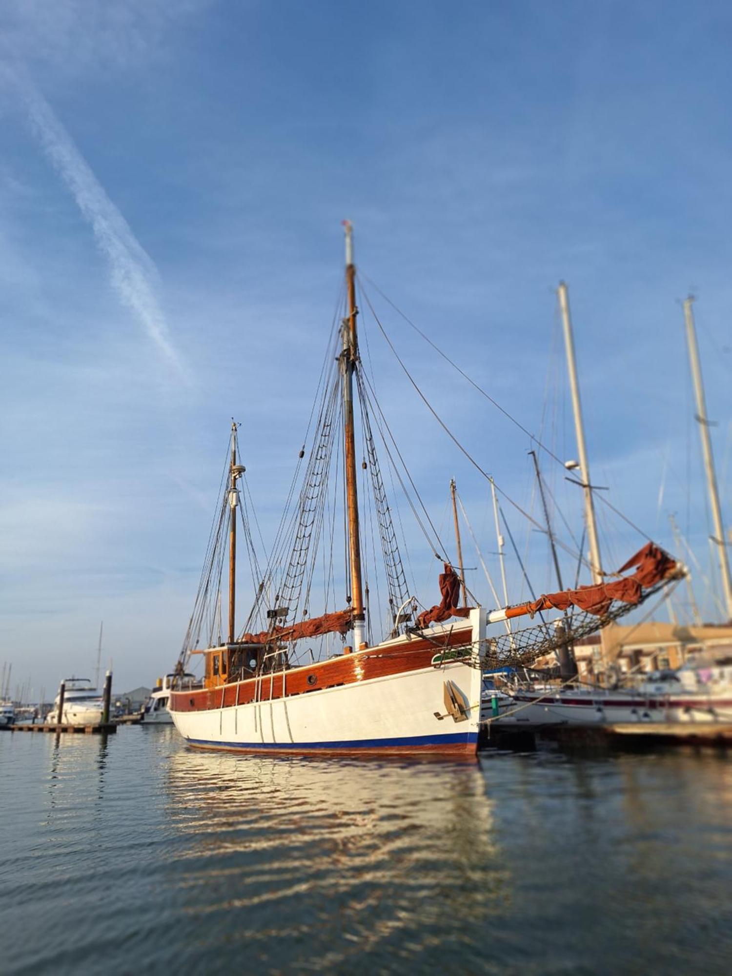 Historic Wooden Ship 'Ursula' East Cowes Esterno foto