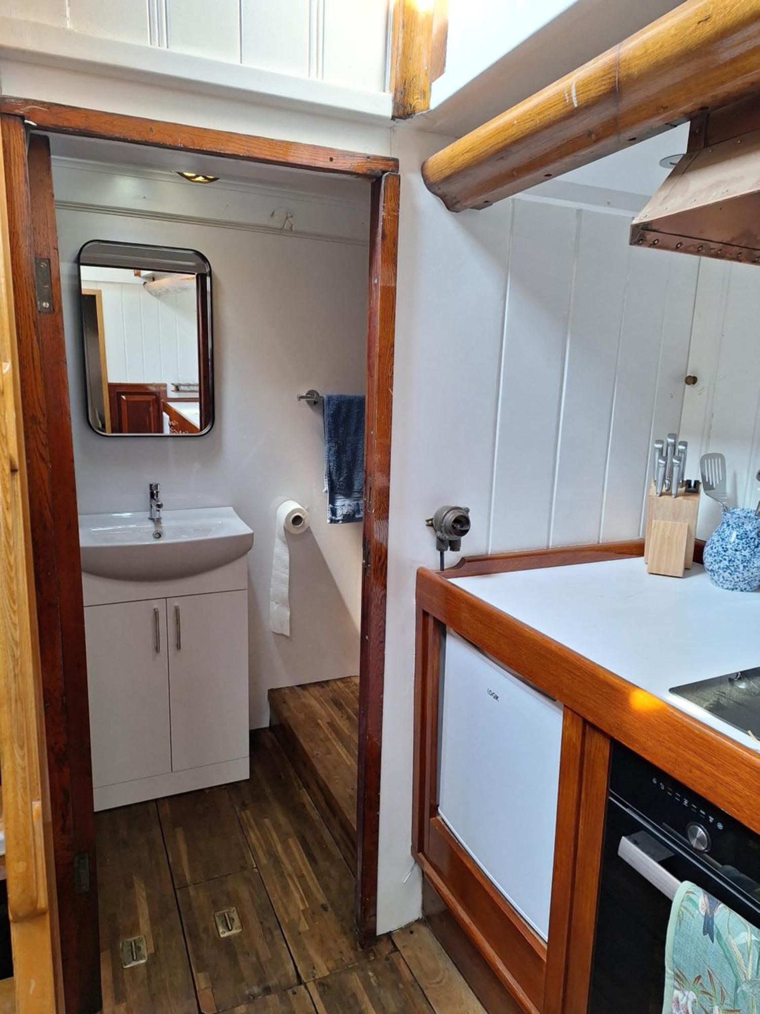 Historic Wooden Ship 'Ursula' East Cowes Esterno foto
