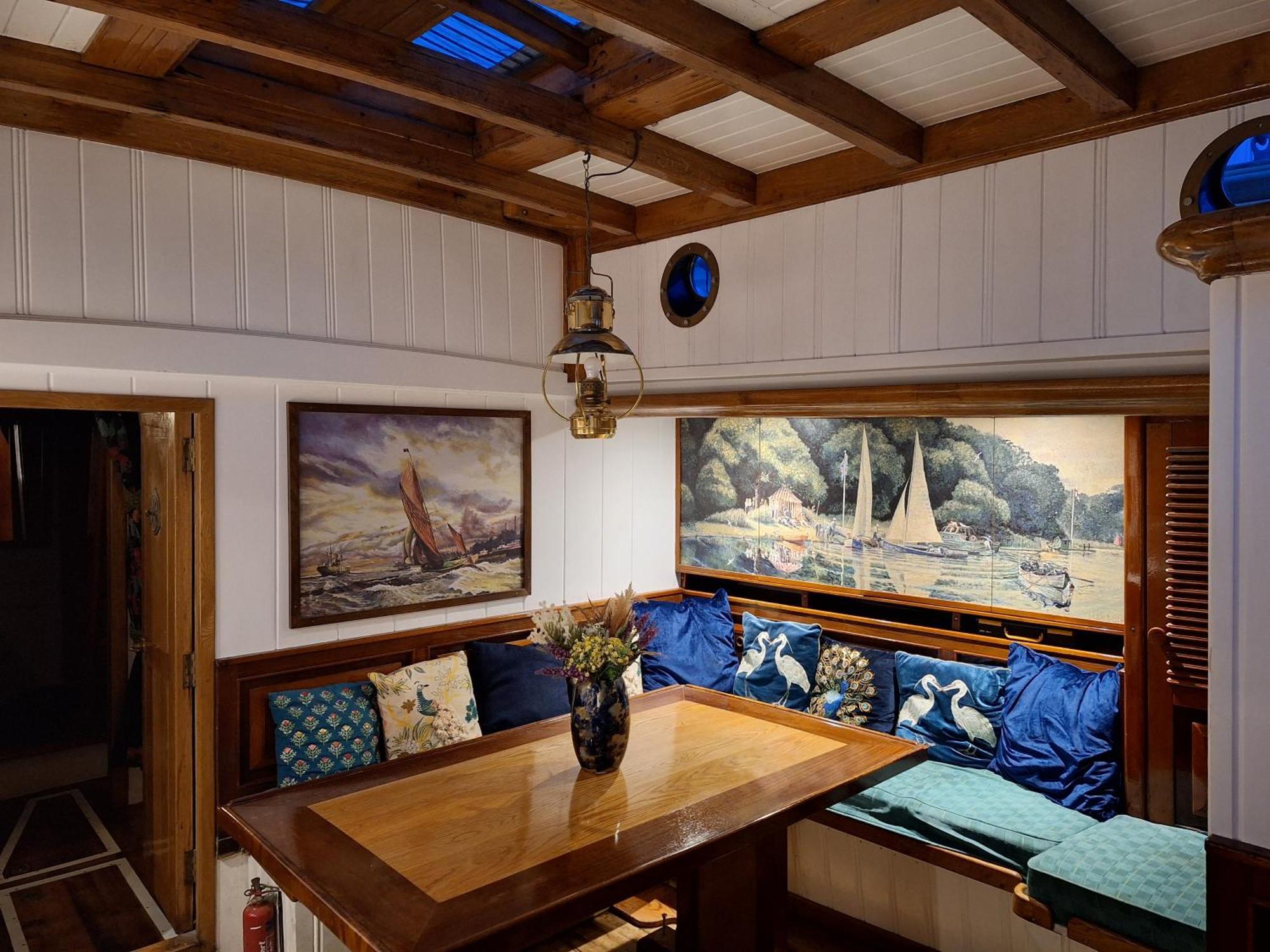 Historic Wooden Ship 'Ursula' East Cowes Esterno foto