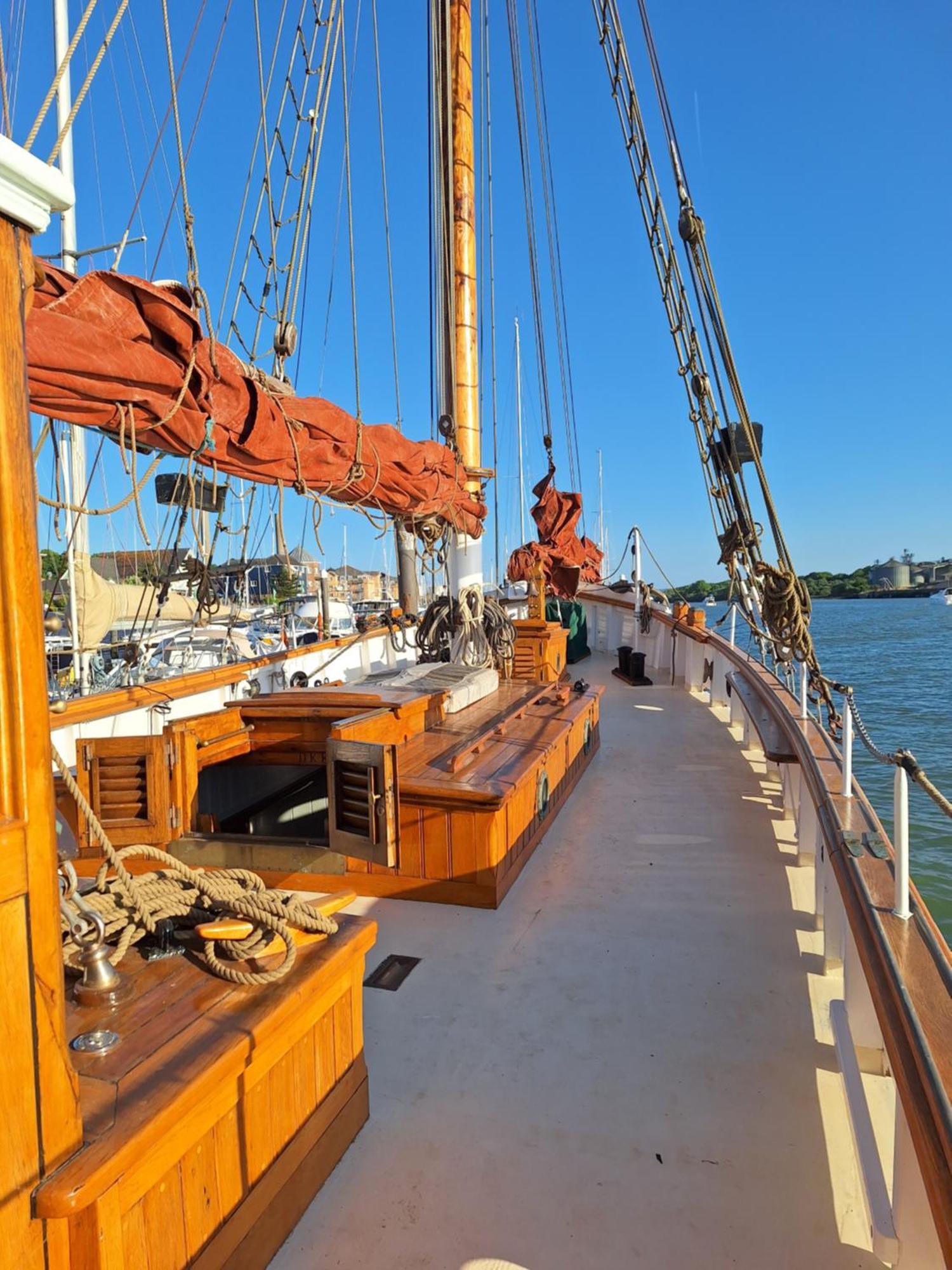 Historic Wooden Ship 'Ursula' East Cowes Esterno foto