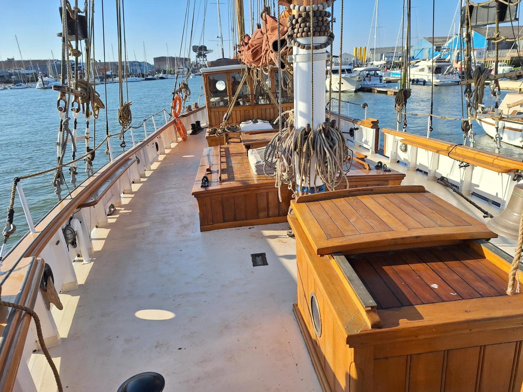 Historic Wooden Ship 'Ursula' East Cowes Esterno foto